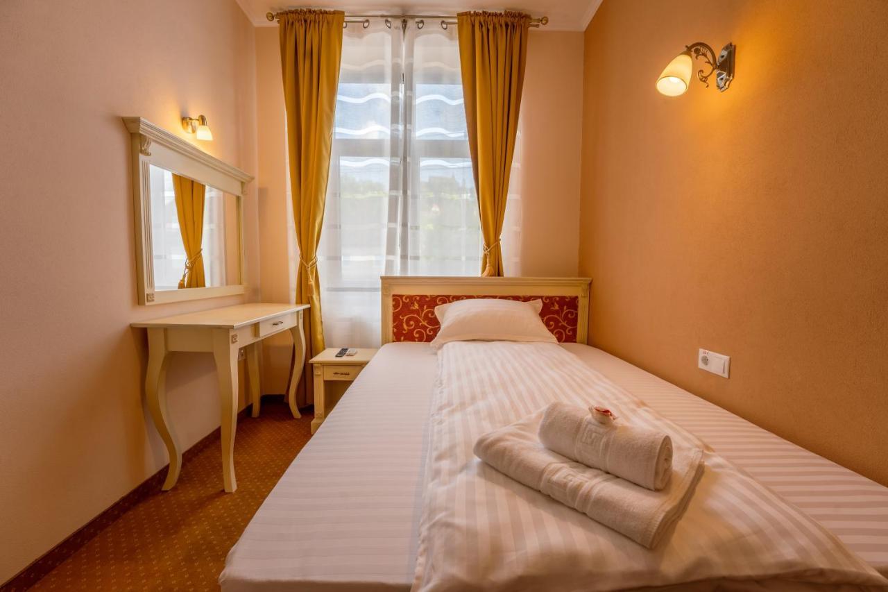 Hotel Princessophie Sighisoara Bagian luar foto