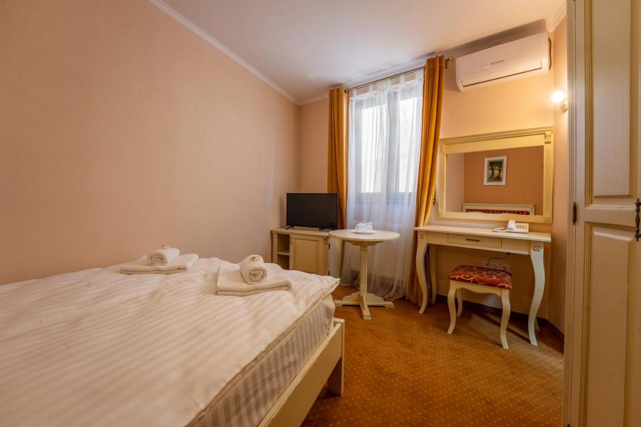 Hotel Princessophie Sighisoara Bagian luar foto